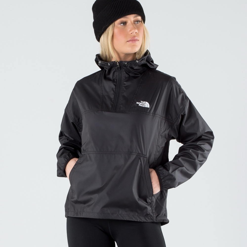 The North Face Cyclone Anorak Outdoor jacket in black windbreaker outdoor run